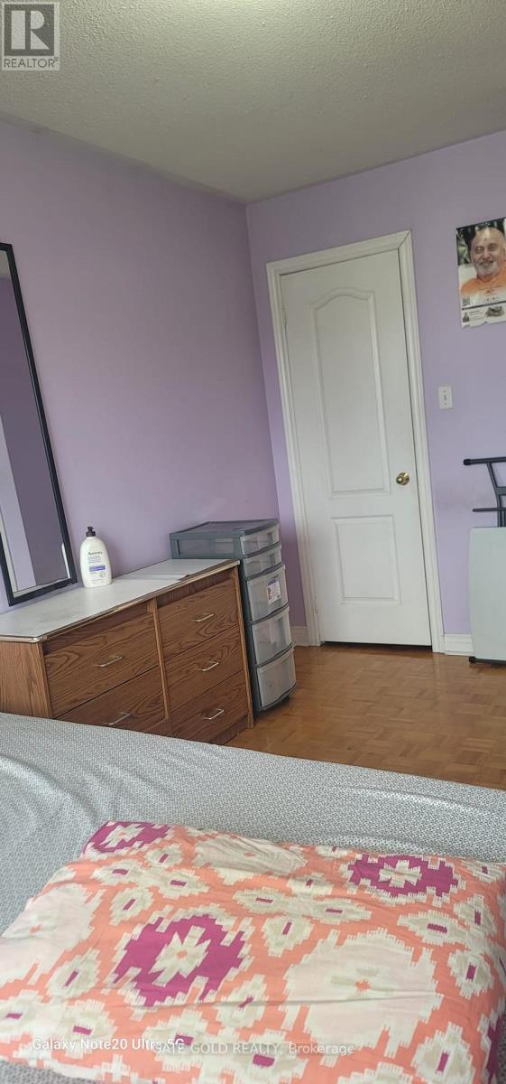 22 Oatfield Road, Brampton, ON - Indoor Photo Showing Bedroom