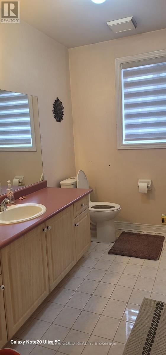 22 Oatfield Road, Brampton, ON - Indoor Photo Showing Bathroom