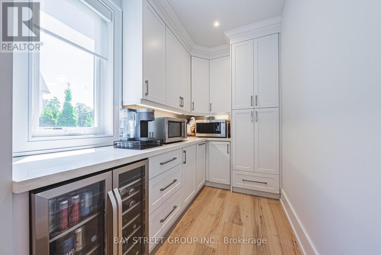 2267 Fifth Line W, Mississauga, ON - Indoor Photo Showing Kitchen