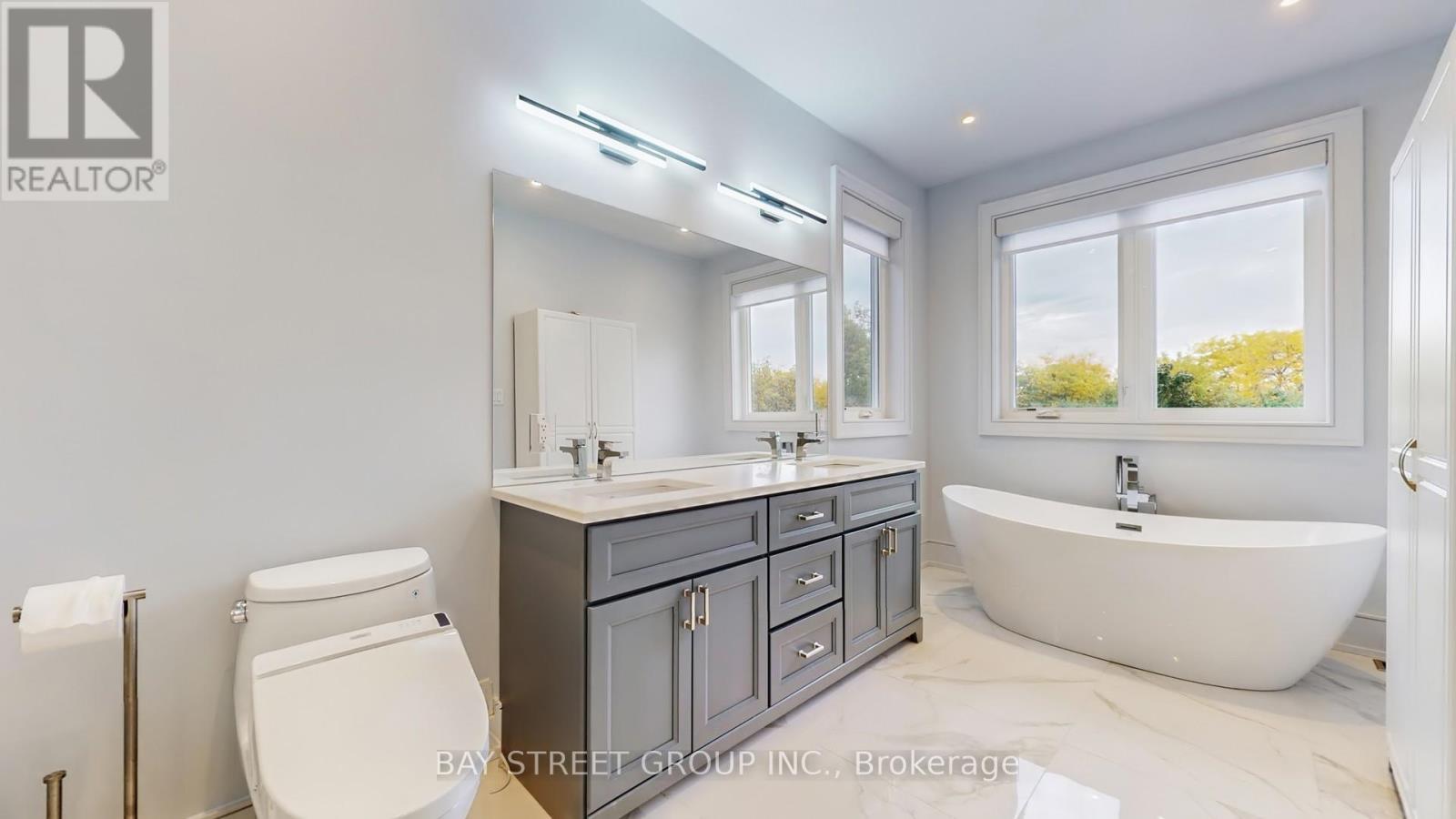 2267 Fifth Line W, Mississauga, ON - Indoor Photo Showing Bathroom