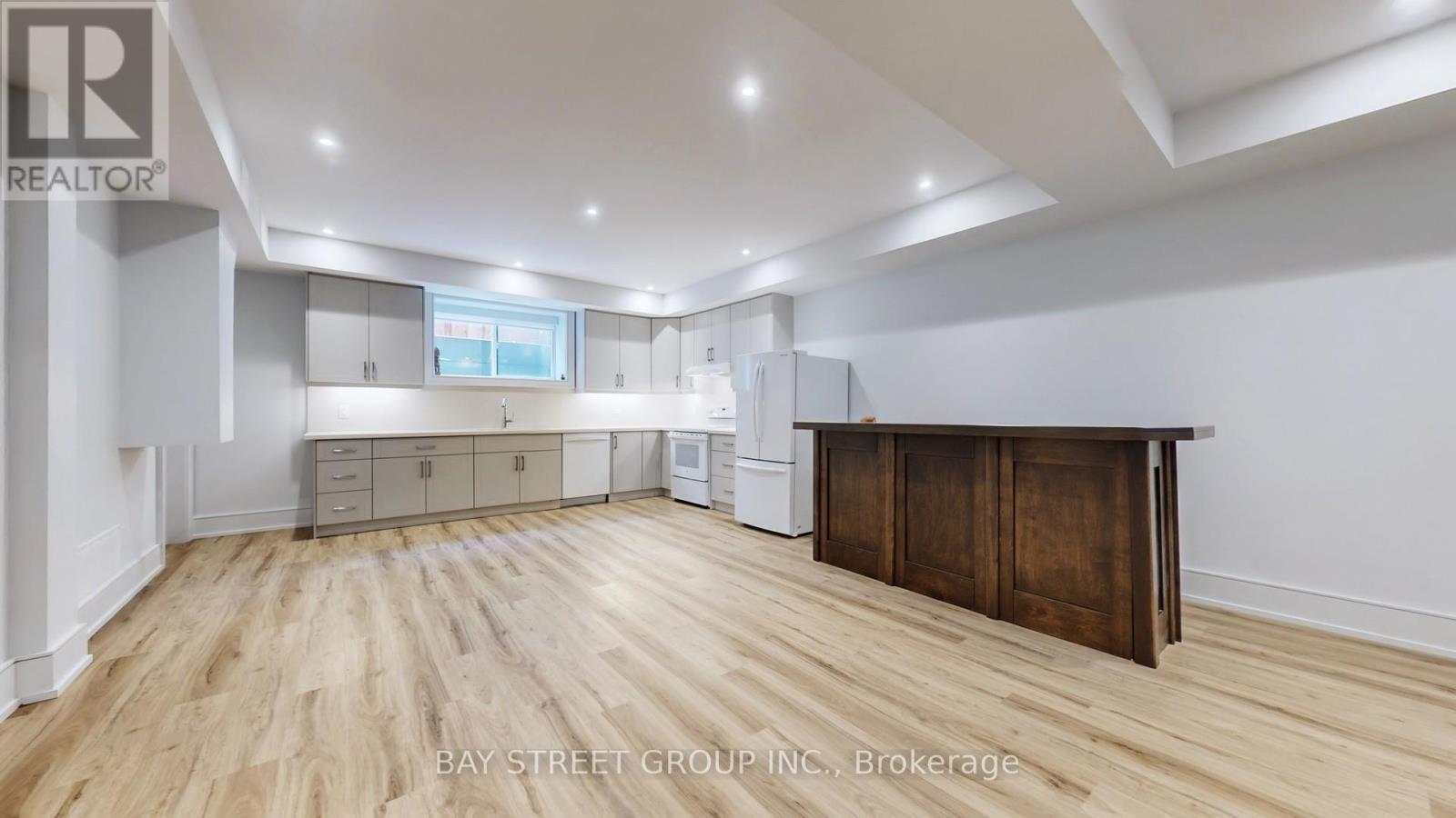 2267 Fifth Line W, Mississauga, ON - Indoor Photo Showing Kitchen