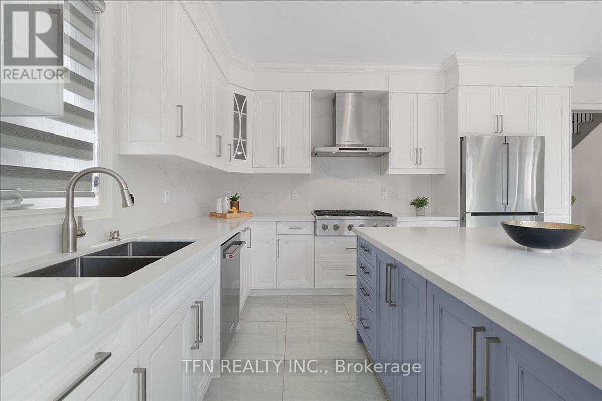 134 Granite Ridge Trail, Hamilton, ON - Indoor Photo Showing Kitchen With Stainless Steel Kitchen With Double Sink With Upgraded Kitchen