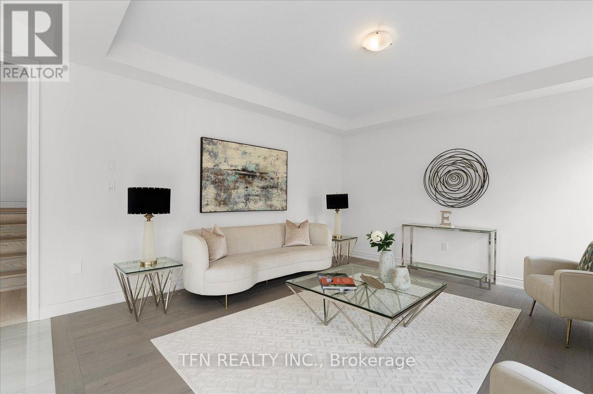 134 Granite Ridge Trail, Hamilton, ON - Indoor Photo Showing Living Room