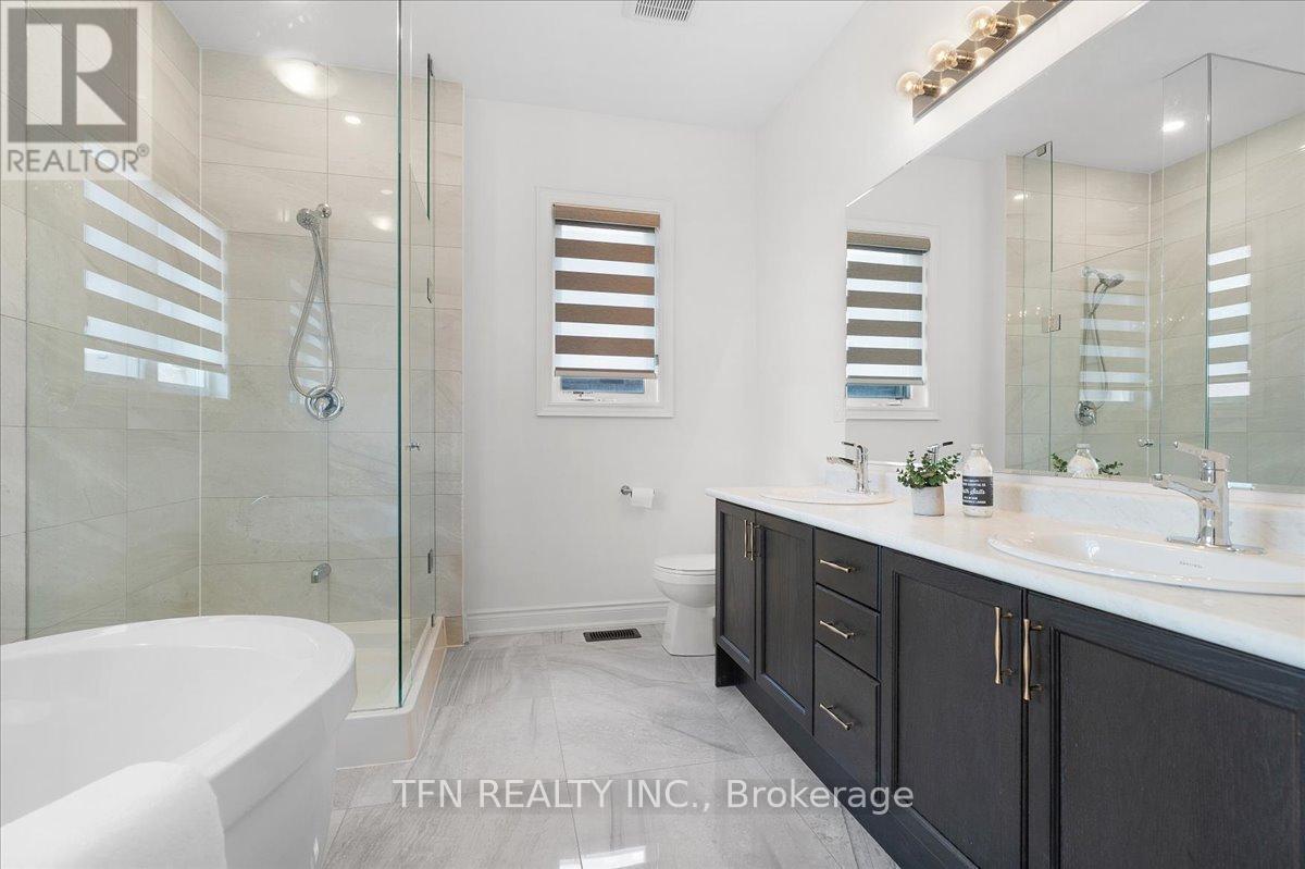 134 Granite Ridge Trail, Hamilton, ON - Indoor Photo Showing Bathroom