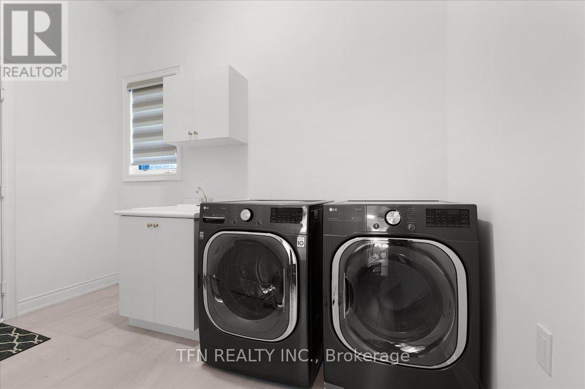 134 Granite Ridge Trail, Hamilton, ON - Indoor Photo Showing Laundry Room