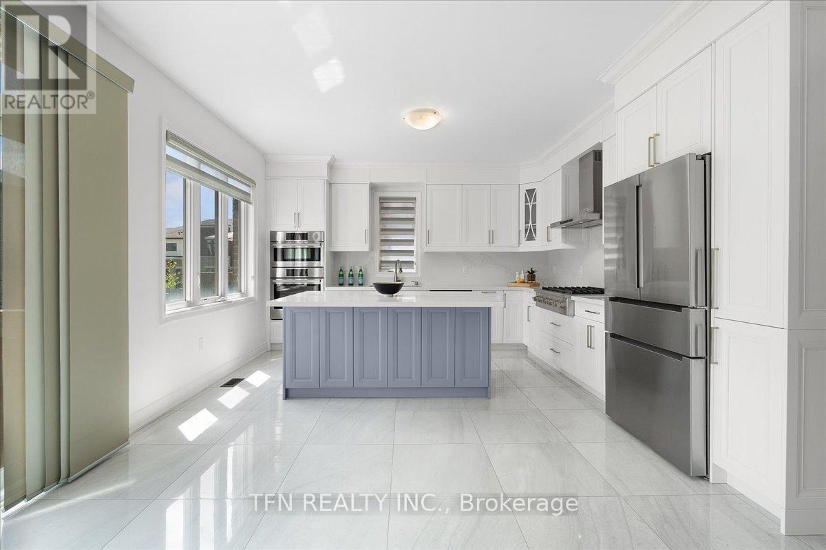 134 Granite Ridge Trail, Hamilton, ON - Indoor Photo Showing Kitchen With Upgraded Kitchen