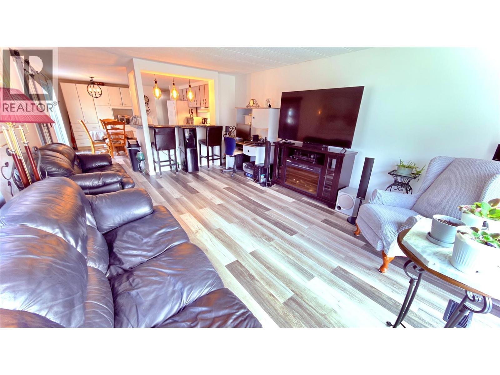 925 Thirteenth Avenue Unit# 3, Midway, BC