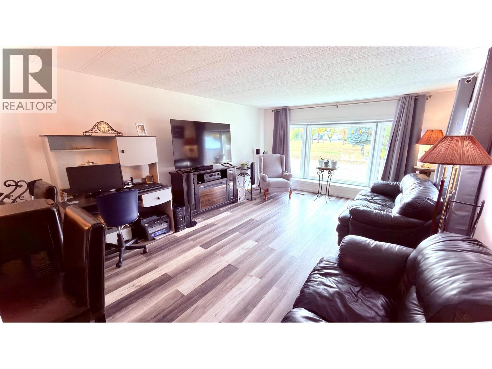 925 Thirteenth Avenue Unit# 3, Midway, BC