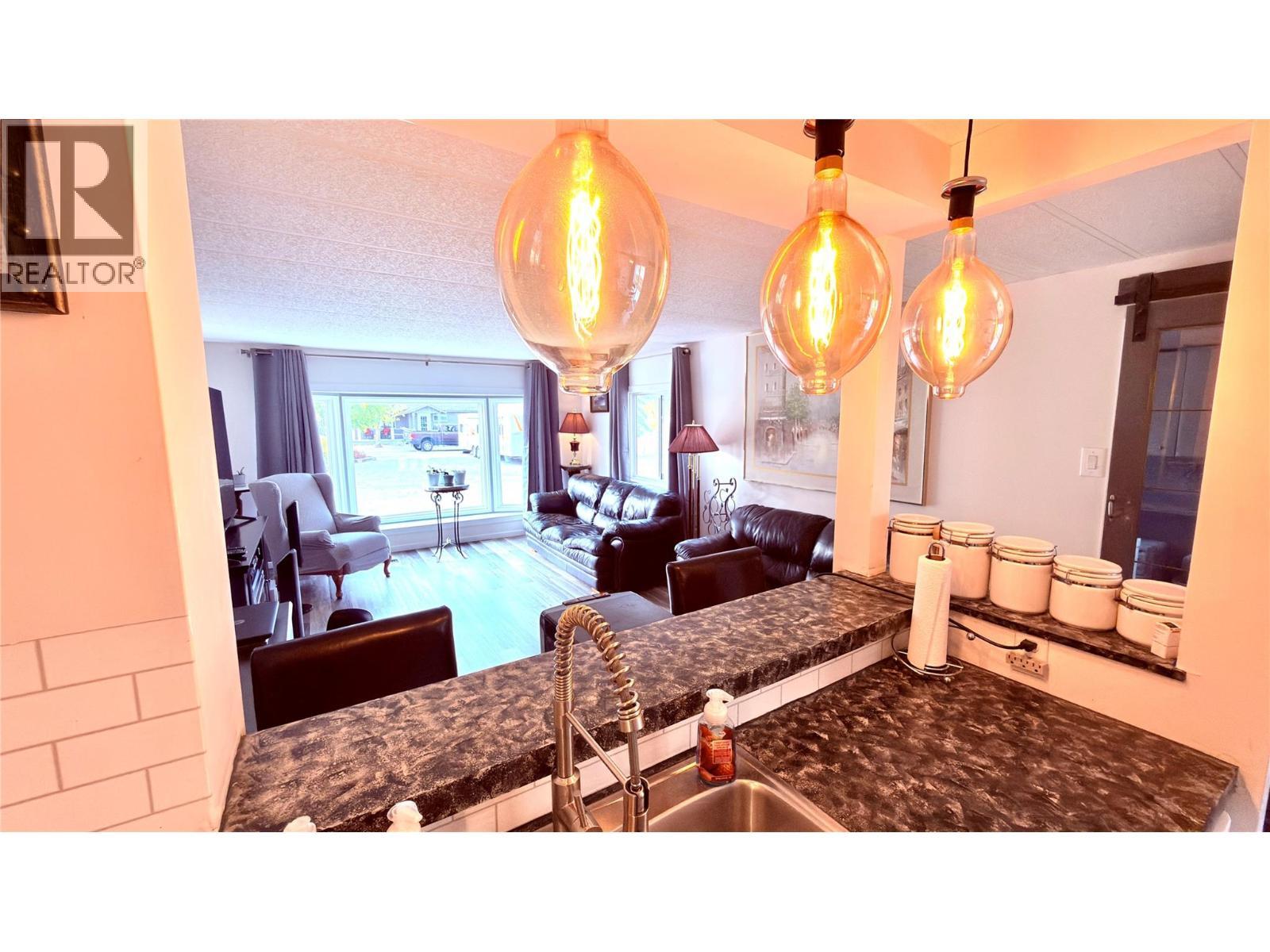 925 Thirteenth Avenue Unit# 3, Midway, BC