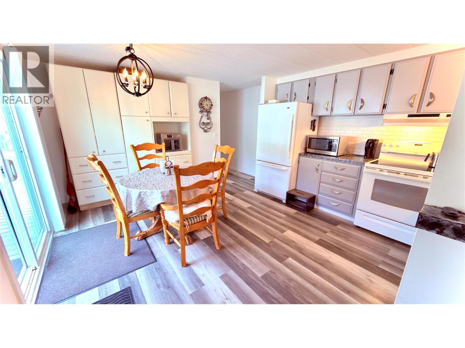 925 Thirteenth Avenue Unit# 3, Midway, BC