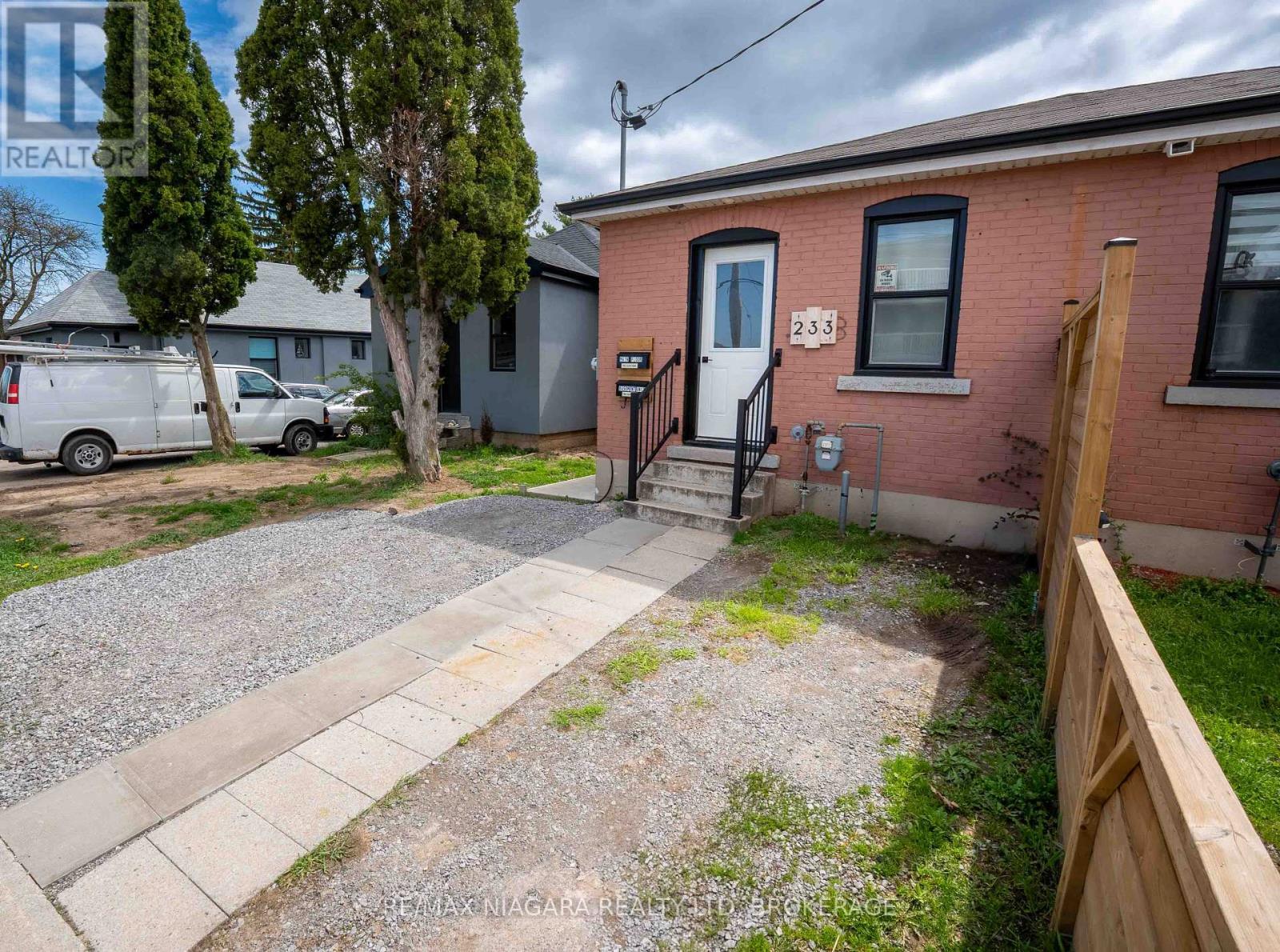 Basement - 233 Pelham Road, St. Catharines (Western Hill), ON - Outdoor