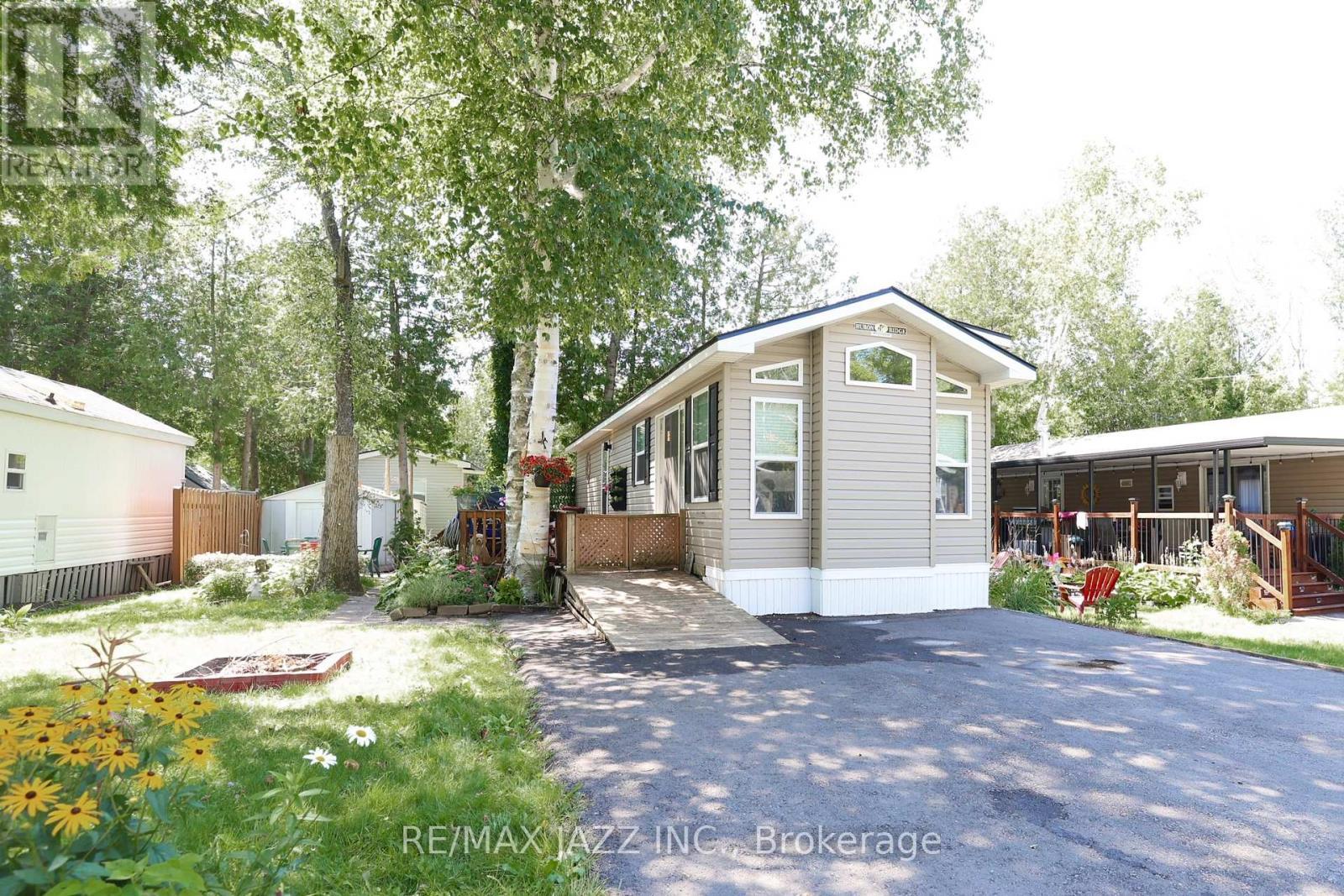 819 - 225 Platten Boulevard, Scugog, ON - Outdoor