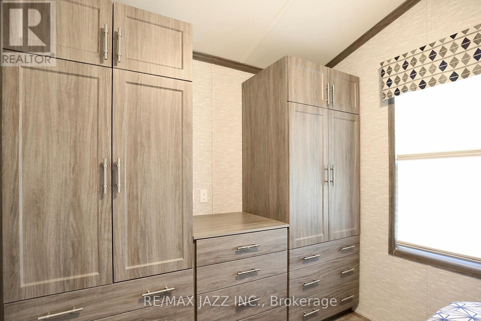 819 - 225 Platten Boulevard, Scugog, ON - Indoor