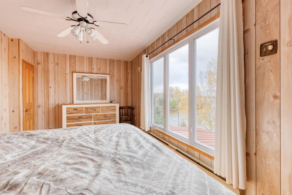 - 111 Ch. Vézina, Saint-Michel-Des-Saints, QC - Indoor Photo Showing Bedroom