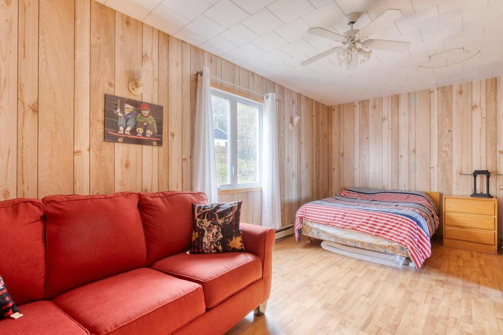 - 111 Ch. Vézina, Saint-Michel-Des-Saints, QC - Indoor Photo Showing Bedroom