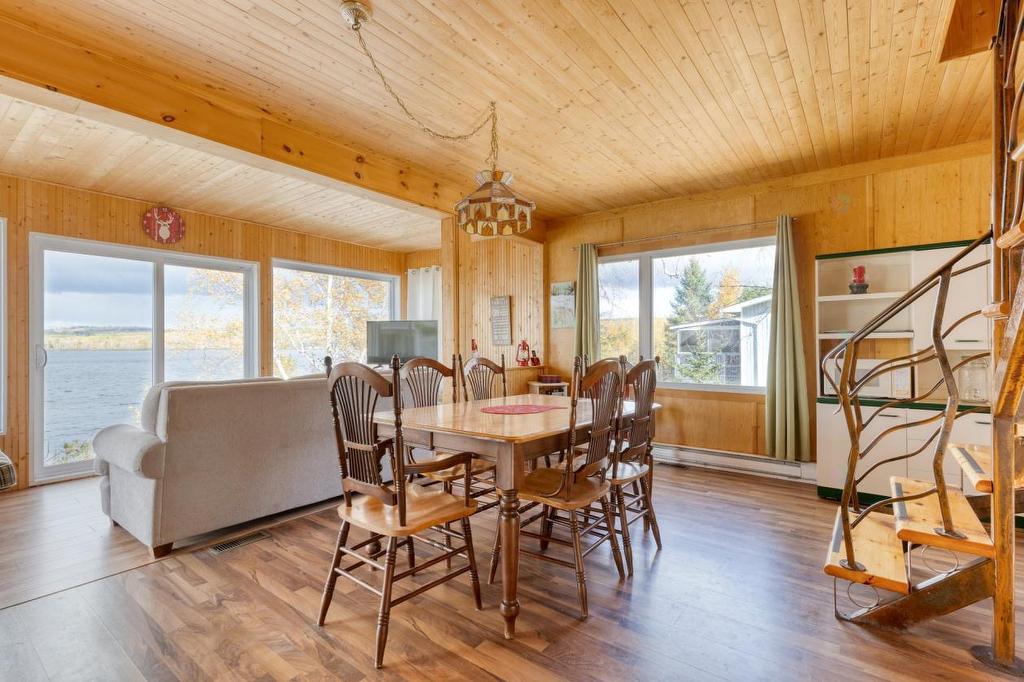 - 111 Ch. Vézina, Saint-Michel-Des-Saints, QC - Indoor Photo Showing Dining Room