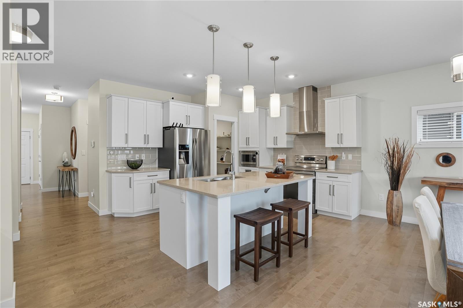303 Dagnone Crescent, Saskatoon, SK - Indoor Photo Showing Kitchen With Stainless Steel Kitchen With Upgraded Kitchen