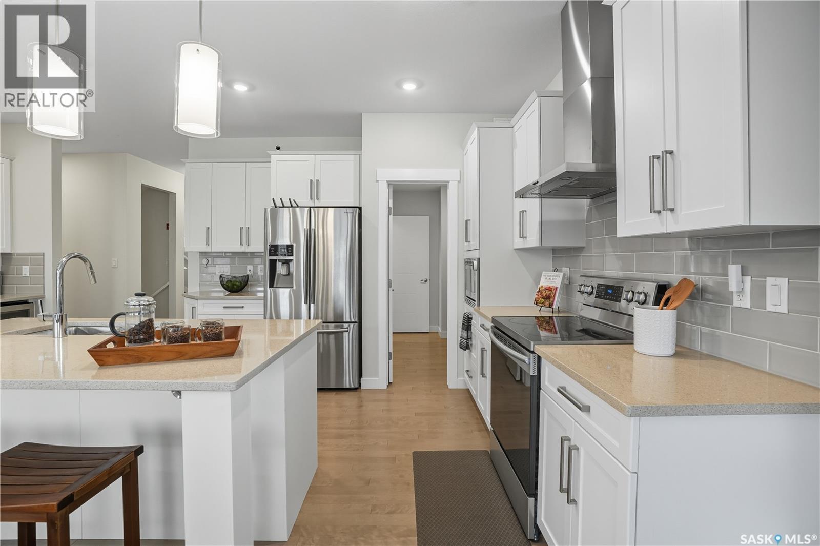 303 Dagnone Crescent, Saskatoon, SK - Indoor Photo Showing Kitchen With Stainless Steel Kitchen With Upgraded Kitchen