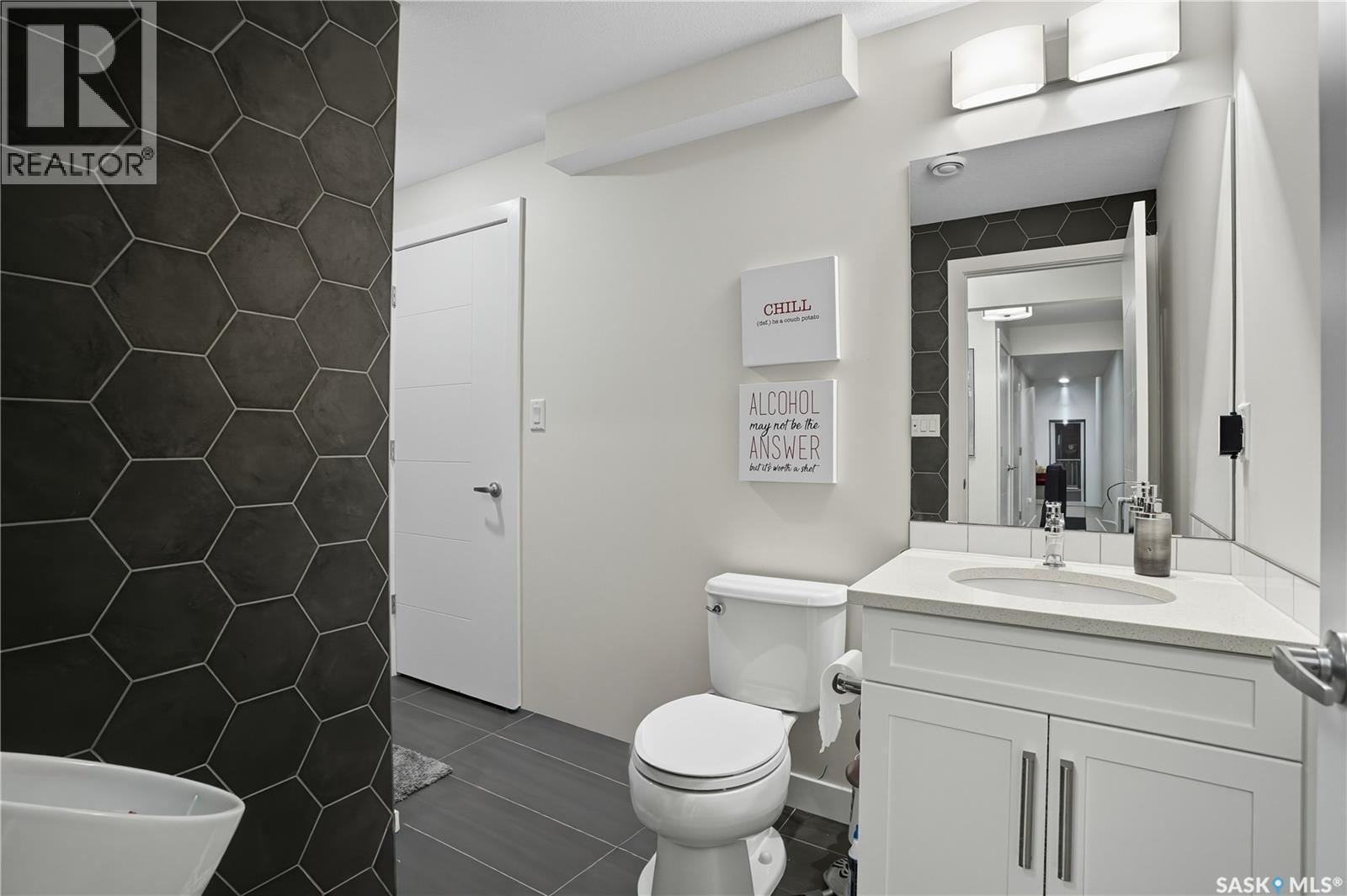 303 Dagnone Crescent, Saskatoon, SK - Indoor Photo Showing Bathroom