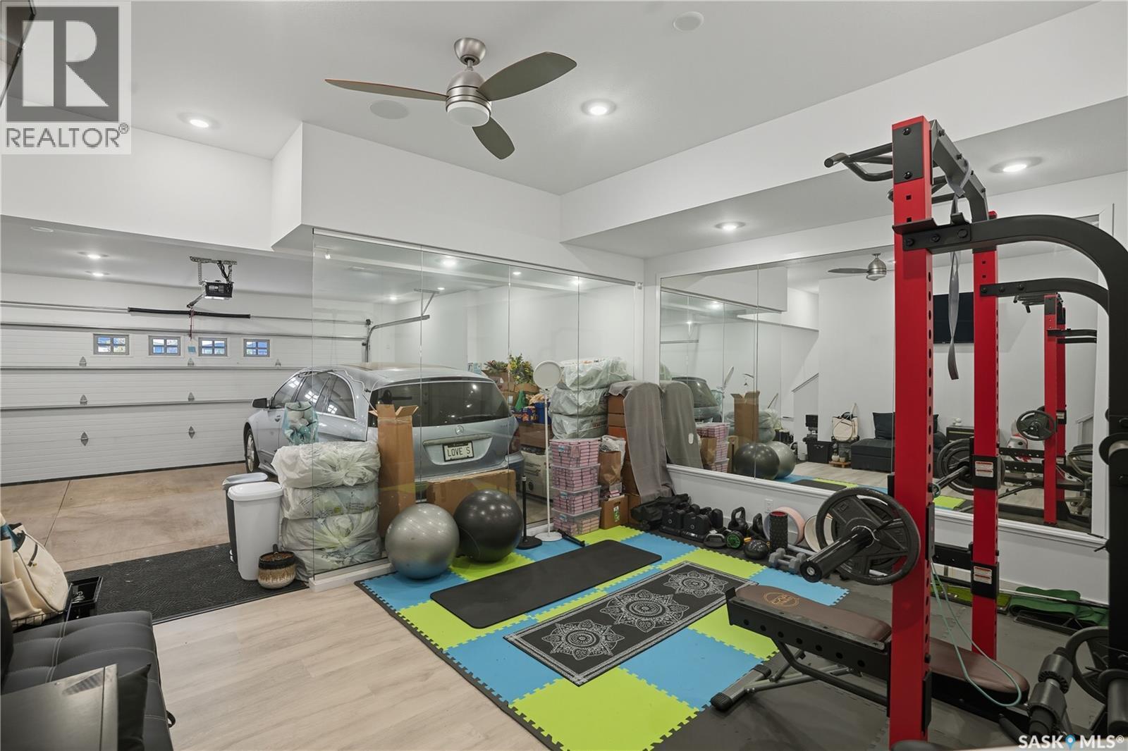 303 Dagnone Crescent, Saskatoon, SK - Indoor Photo Showing Garage