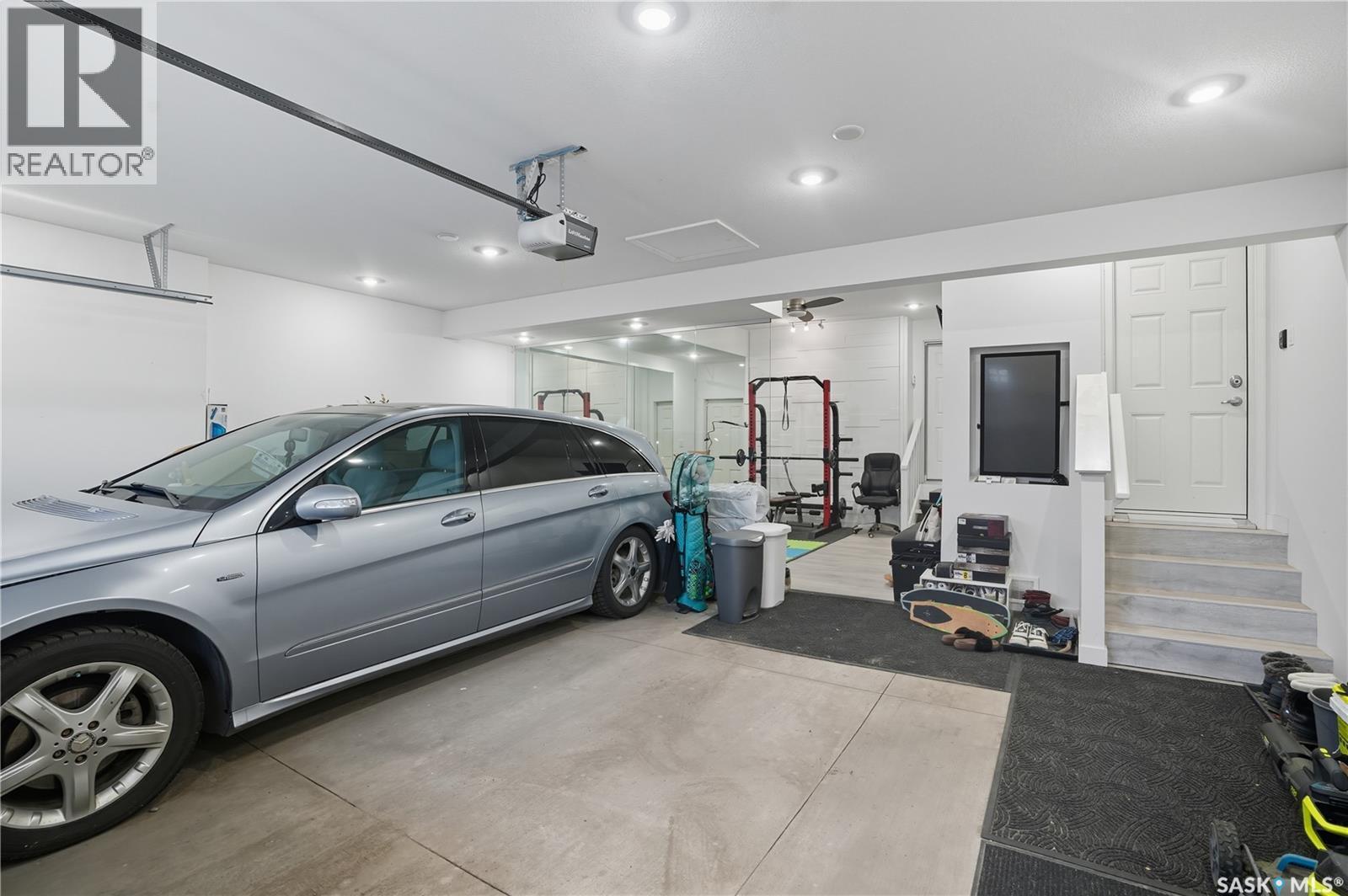 303 Dagnone Crescent, Saskatoon, SK - Indoor Photo Showing Garage