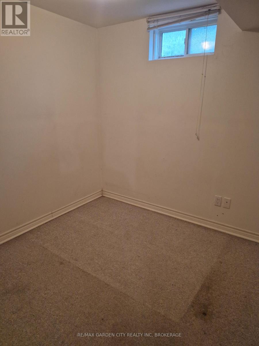 27 Natalie Court, Thorold (Confederation Heights), ON - Indoor Photo Showing Other Room