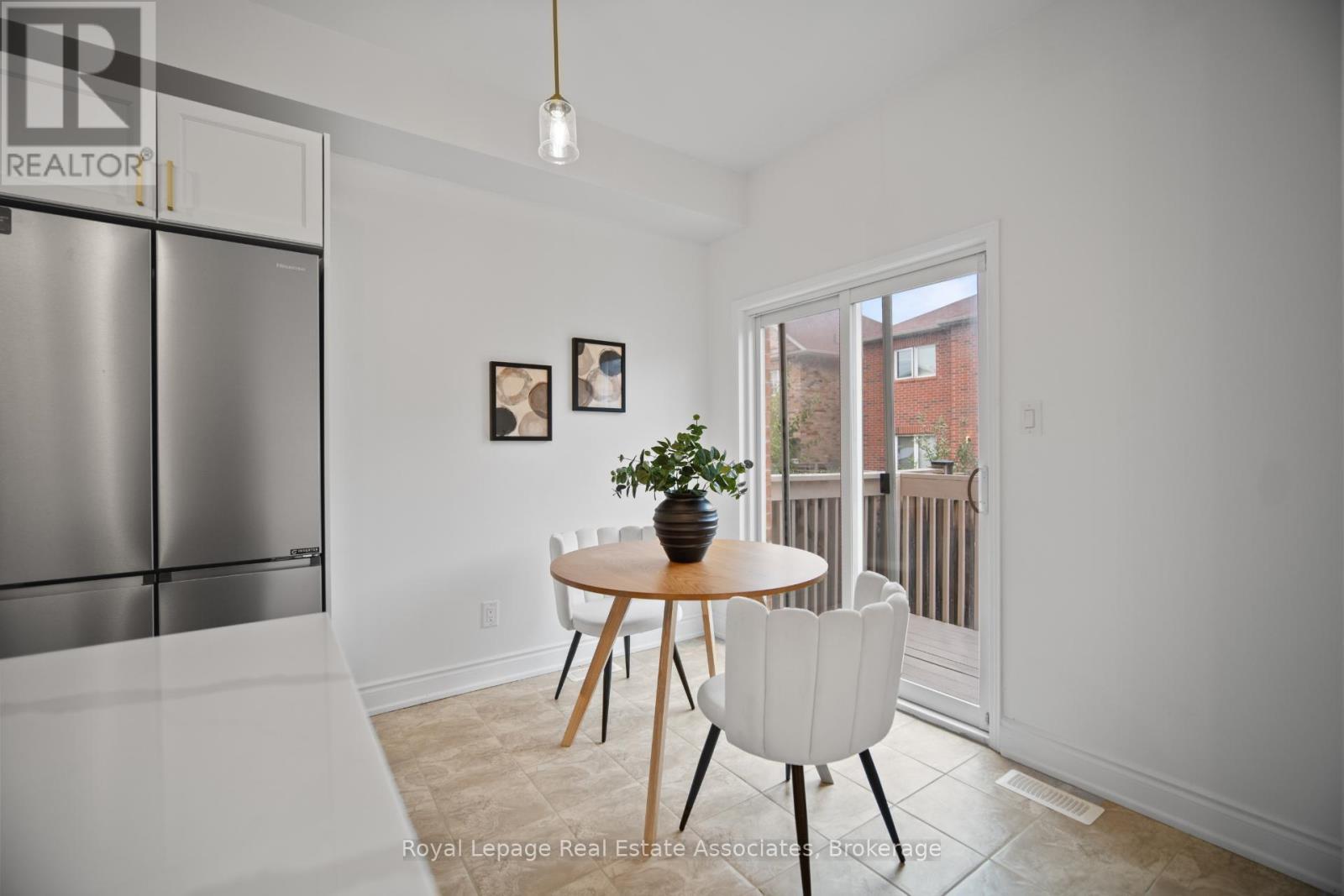 580 Courtney Valley Road, Mississauga, ON - Indoor Photo Showing Dining Room