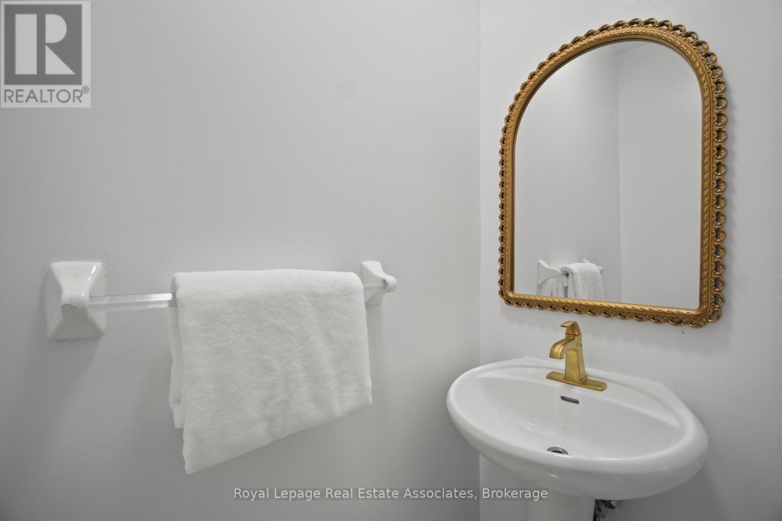 580 Courtney Valley Road, Mississauga, ON - Indoor Photo Showing Bathroom