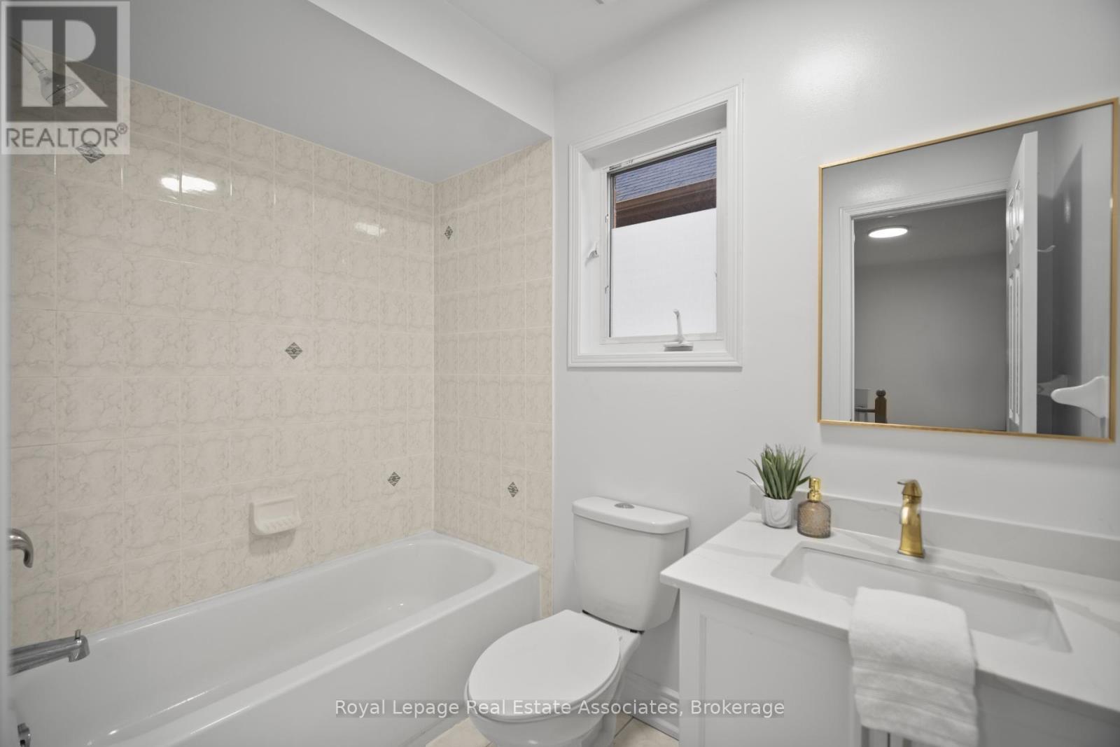 580 Courtney Valley Road, Mississauga, ON - Indoor Photo Showing Bathroom