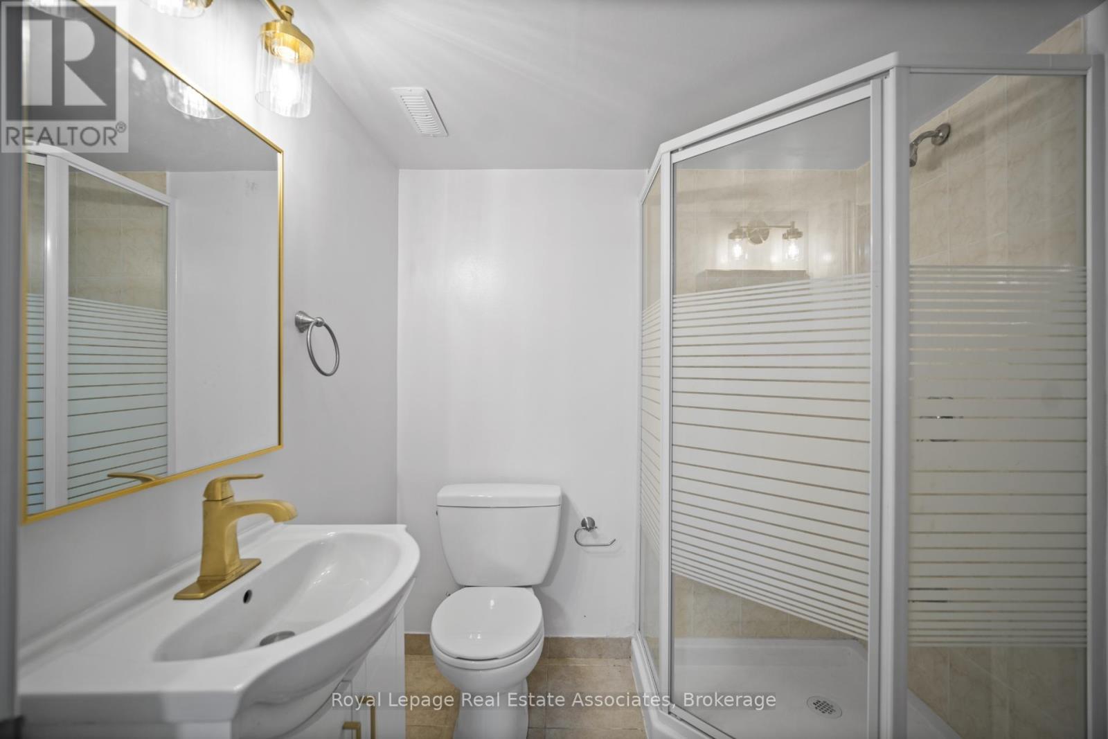 580 Courtney Valley Road, Mississauga, ON - Indoor Photo Showing Bathroom