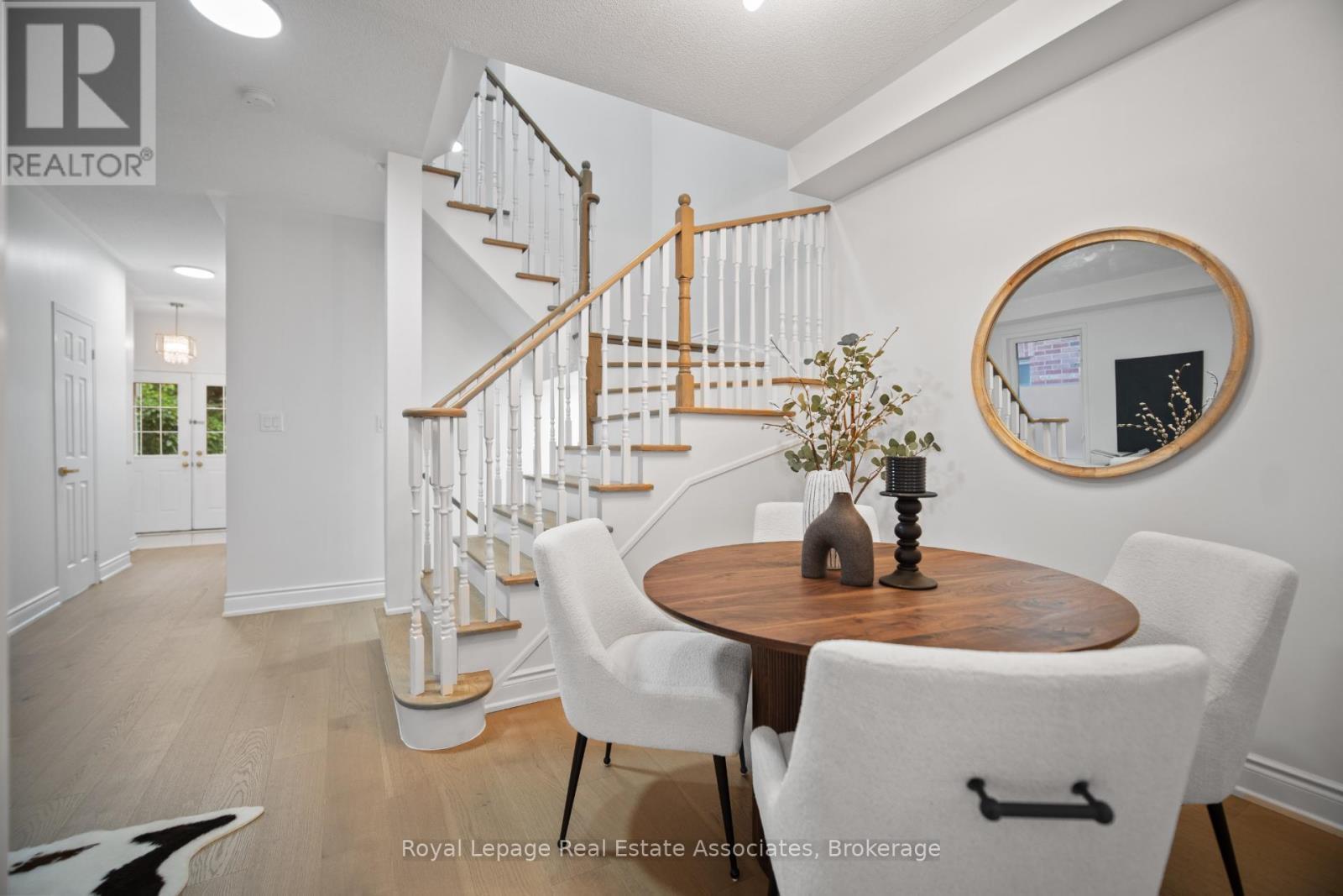 580 Courtney Valley Road, Mississauga, ON - Indoor Photo Showing Dining Room