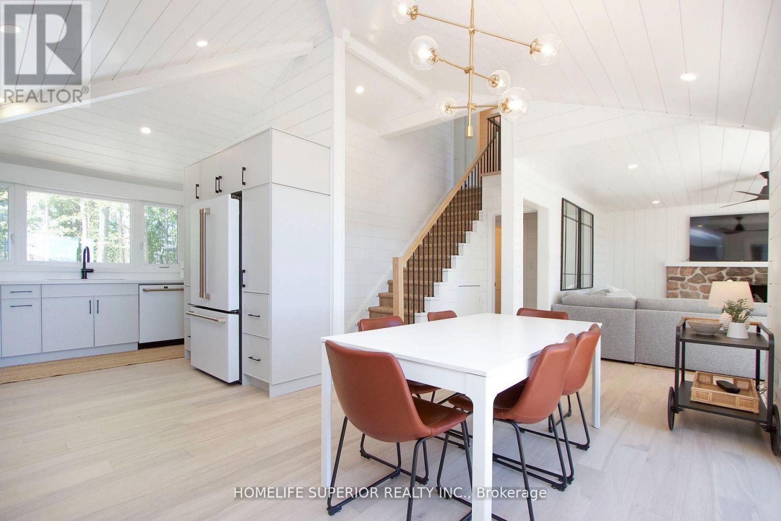 110 West Bay Boulevard, Kawartha Lakes (Bexley), ON - Indoor