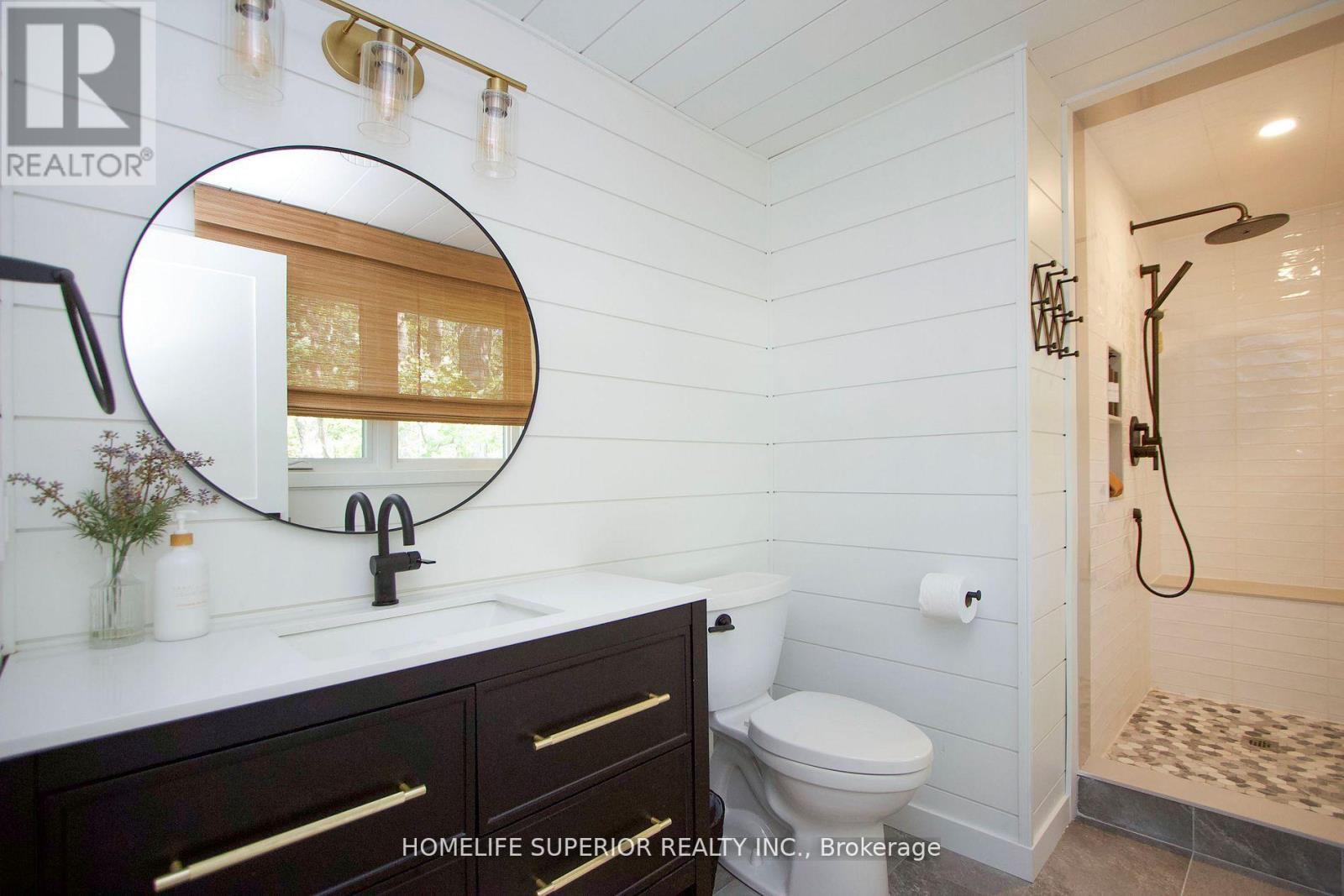 110 West Bay Boulevard, Kawartha Lakes (Bexley), ON - Indoor Photo Showing Bathroom