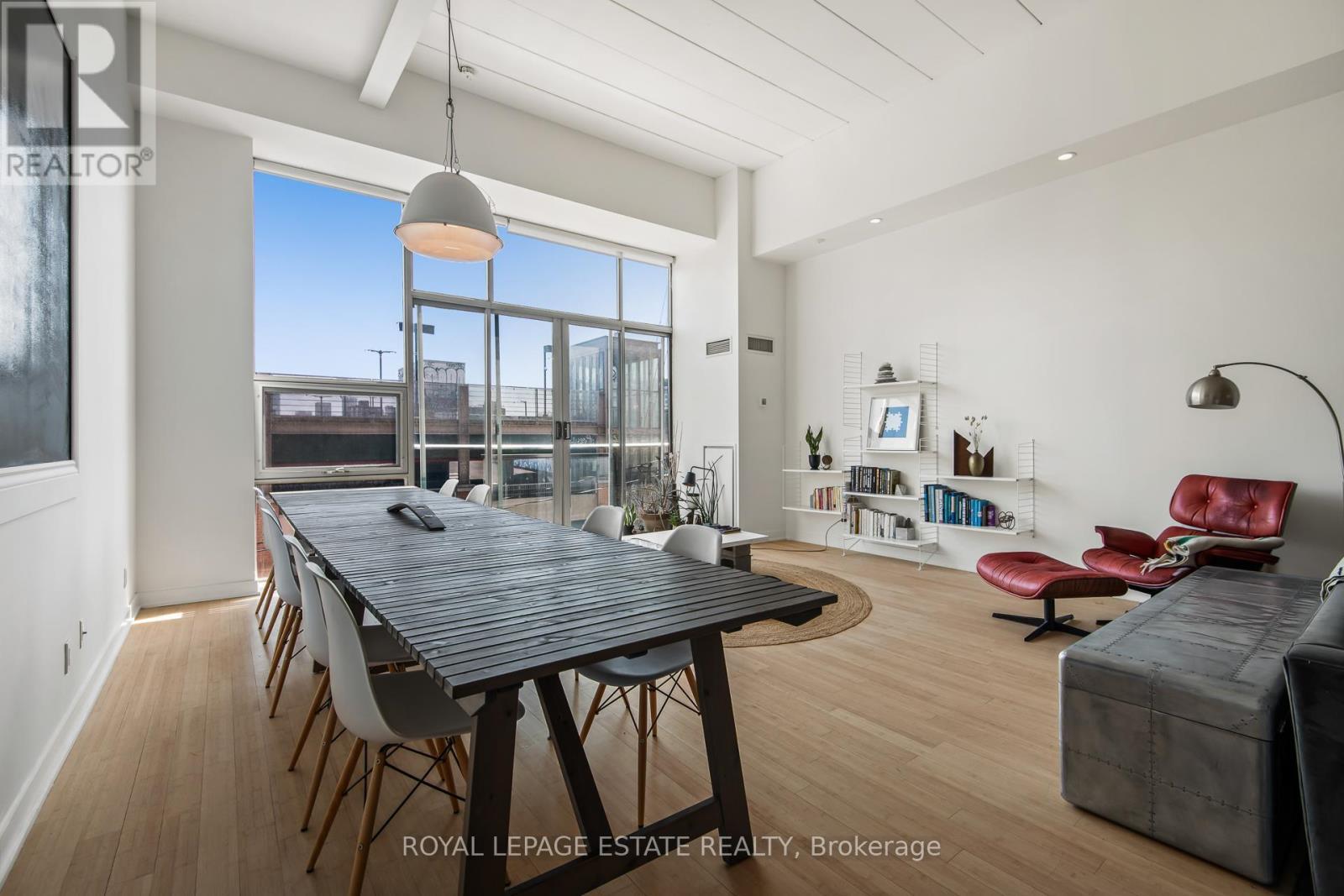 301 - 160 Baldwin Street, Toronto, ON - Indoor