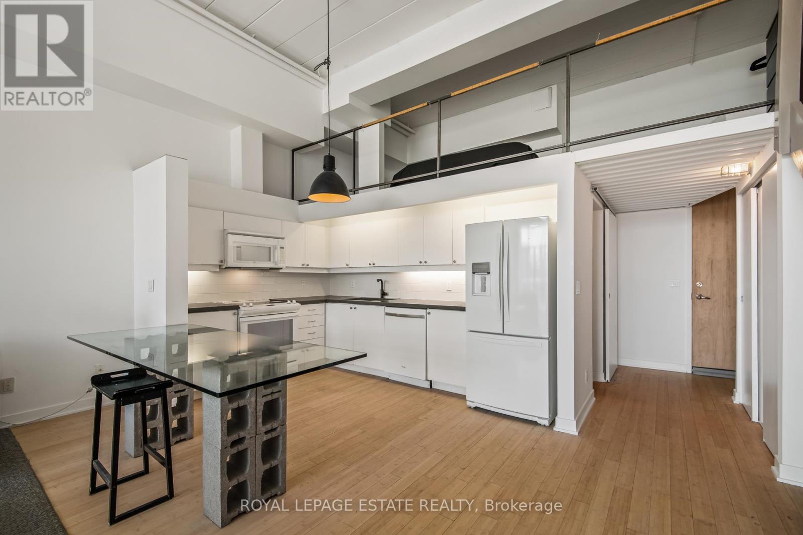 301 - 160 Baldwin Street, Toronto, ON - Indoor Photo Showing Kitchen