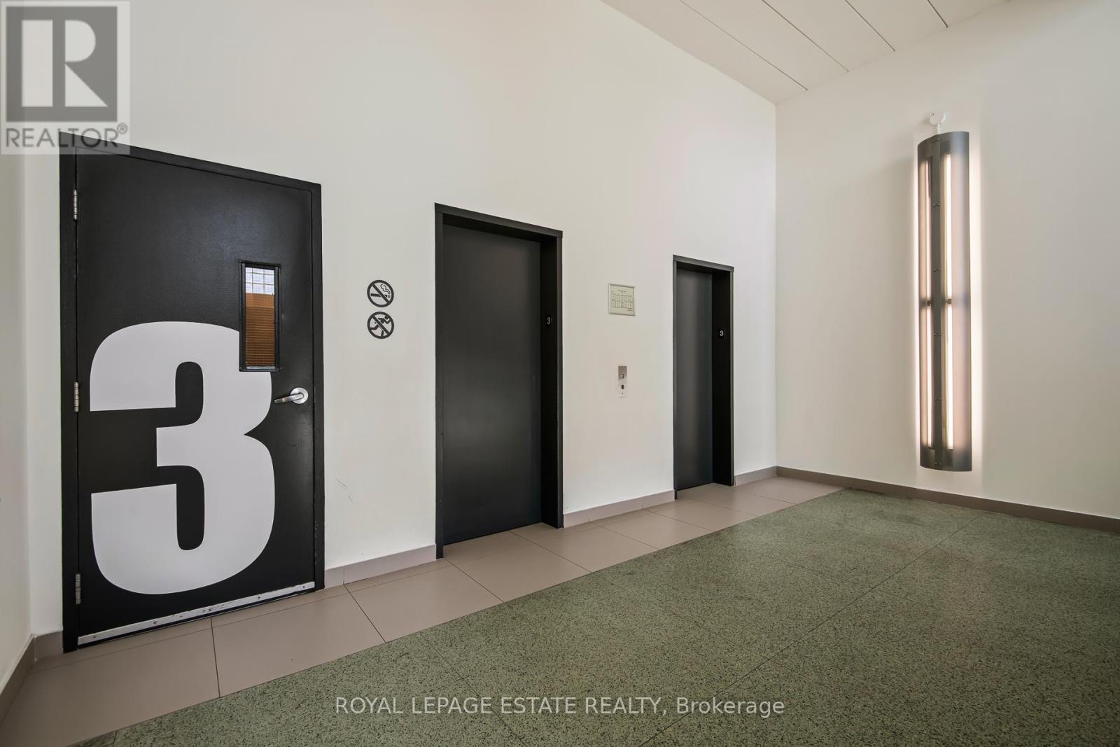 301 - 160 Baldwin Street, Toronto, ON - Indoor Photo Showing Other Room