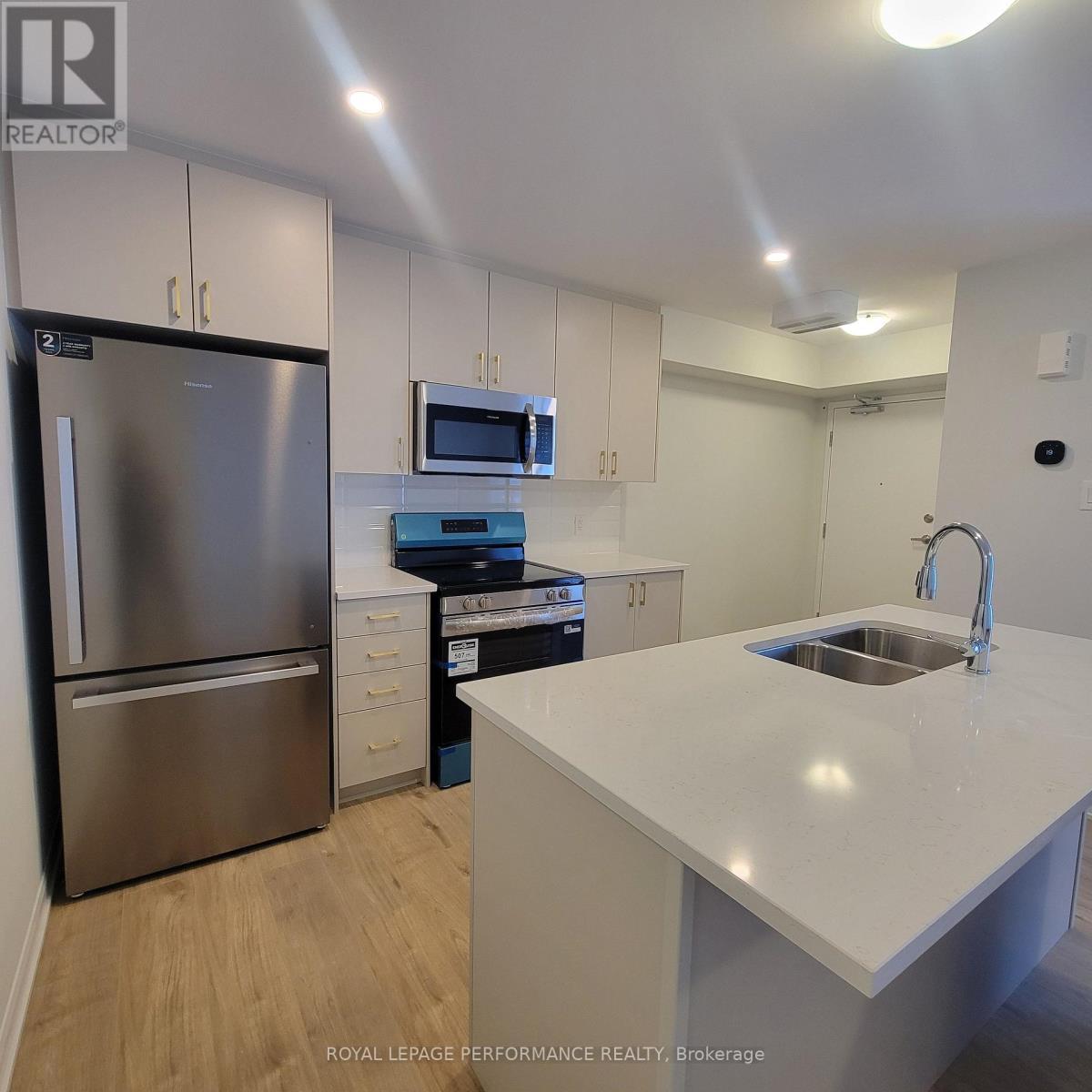 809 Arcadian Private, Ottawa, ON - Indoor Photo Showing Kitchen With Stainless Steel Kitchen With Double Sink
