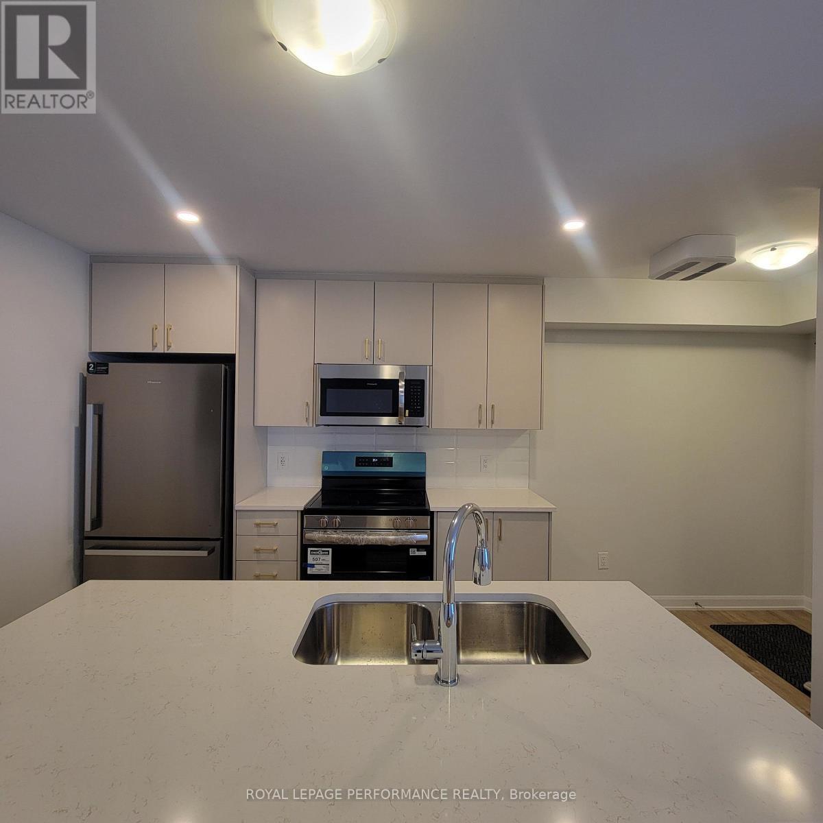809 Arcadian Private, Ottawa, ON - Indoor Photo Showing Kitchen