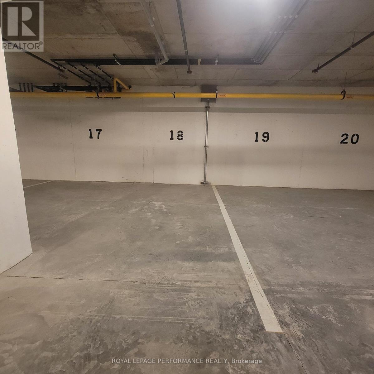 809 Arcadian Private, Ottawa, ON - Indoor Photo Showing Garage