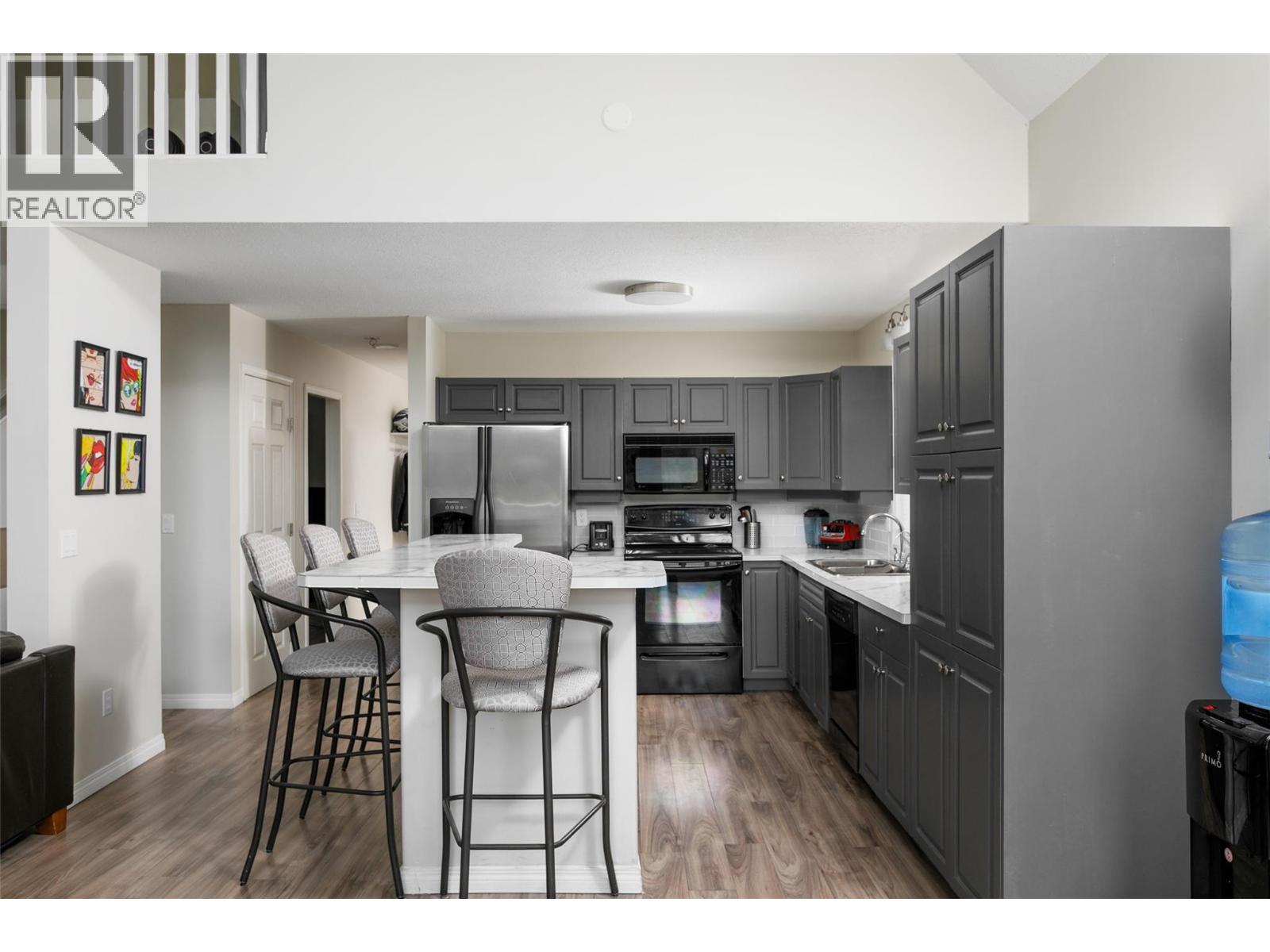 9315 Paradise Road, Kelowna, BC - Indoor Photo Showing Kitchen