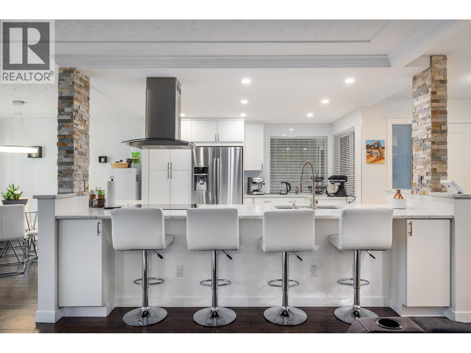 Spacious eating bar - 3370 Casorso Road Unit# 31, Kelowna, BC - Indoor Photo Showing Other Room