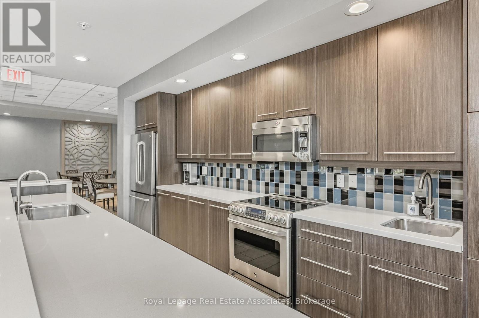 amenities - party room - 1407 - 551 Maple Avenue, Burlington, ON - Indoor Photo Showing Kitchen With Stainless Steel Kitchen With Upgraded Kitchen