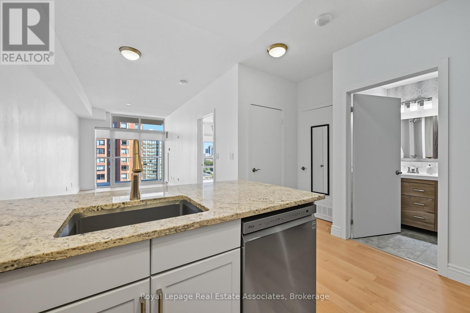 1407 - 551 Maple Avenue, Burlington, ON - Indoor Photo Showing Kitchen