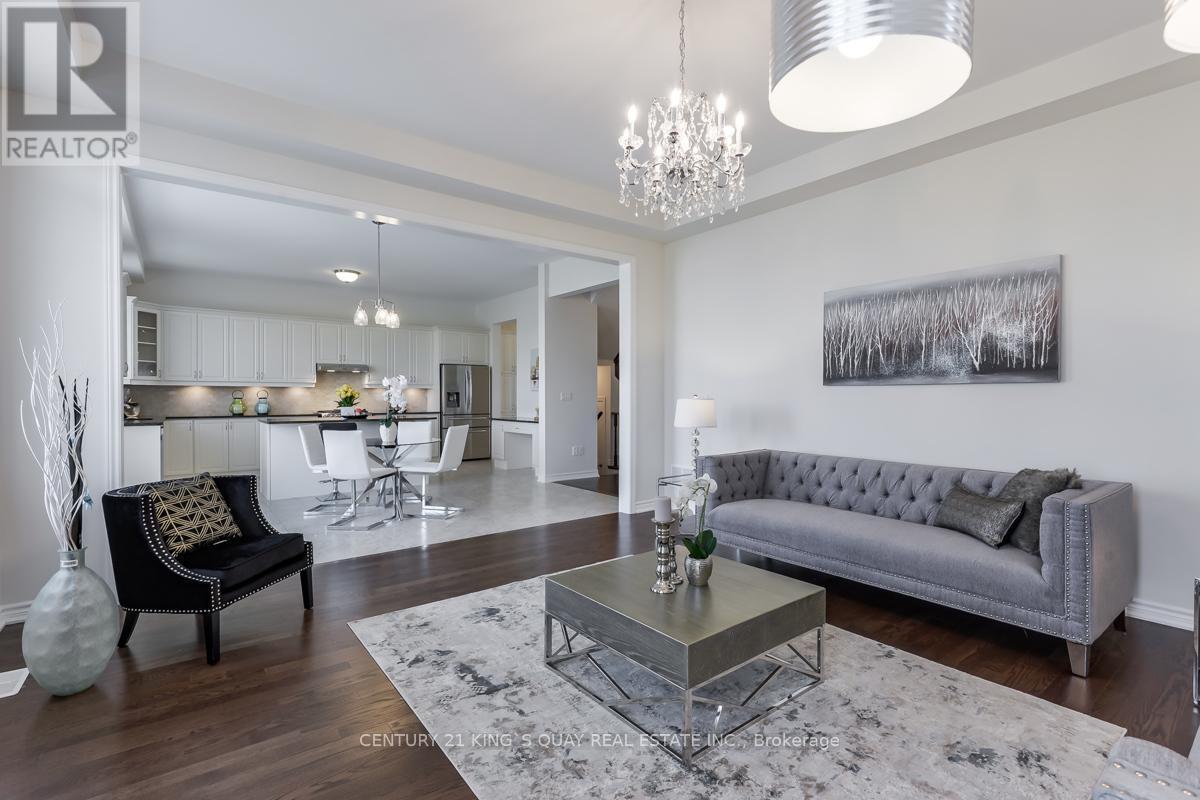 72 Joseph Hartman Crescent, Aurora, ON - Indoor Photo Showing Living Room