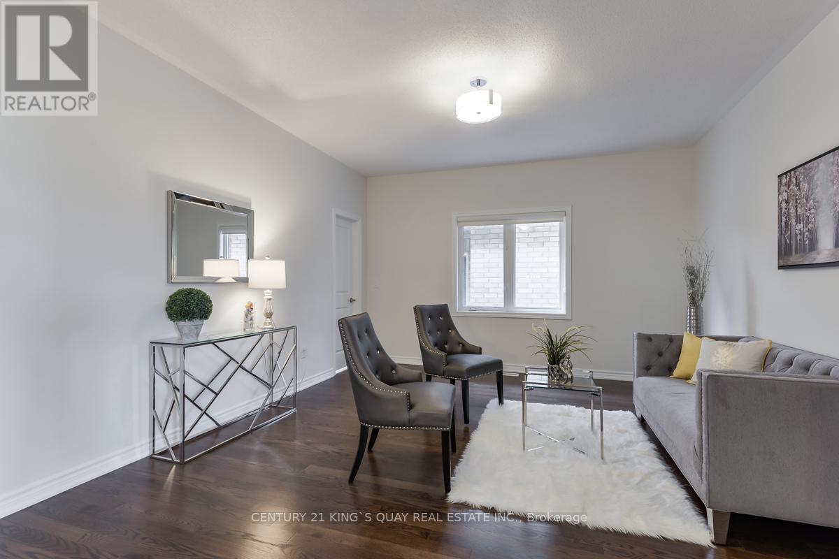 72 Joseph Hartman Crescent, Aurora, ON - Indoor Photo Showing Living Room