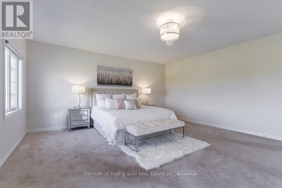 72 Joseph Hartman Crescent, Aurora, ON - Indoor Photo Showing Bedroom