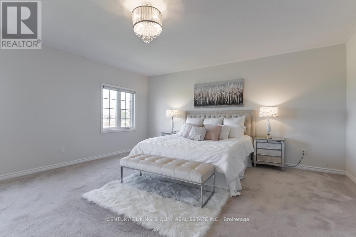 72 Joseph Hartman Crescent, Aurora, ON - Indoor Photo Showing Bedroom