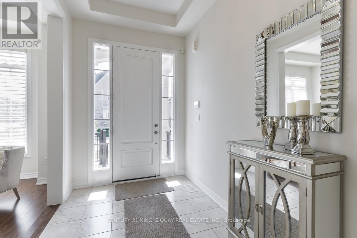 72 Joseph Hartman Crescent, Aurora, ON - Indoor Photo Showing Other Room