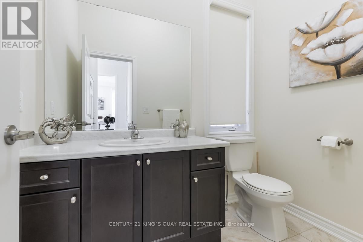 72 Joseph Hartman Crescent, Aurora, ON - Indoor Photo Showing Bathroom