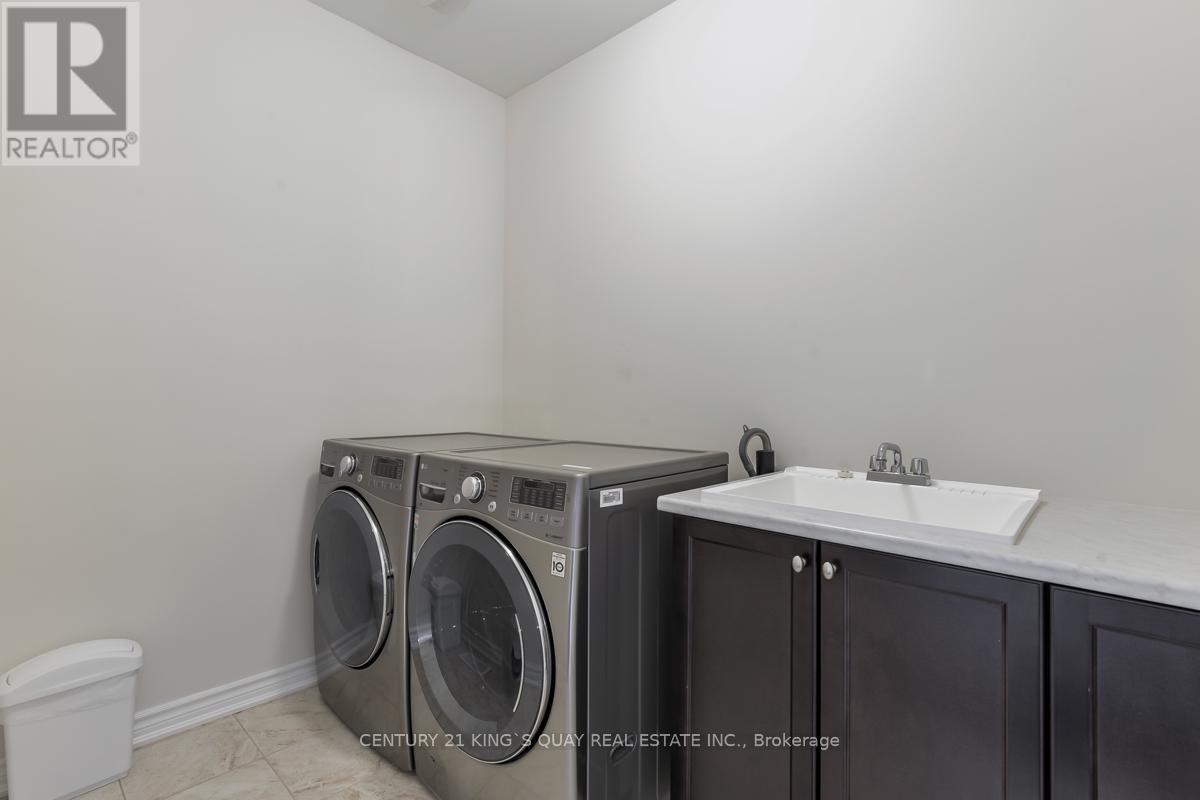72 Joseph Hartman Crescent, Aurora, ON - Indoor Photo Showing Laundry Room